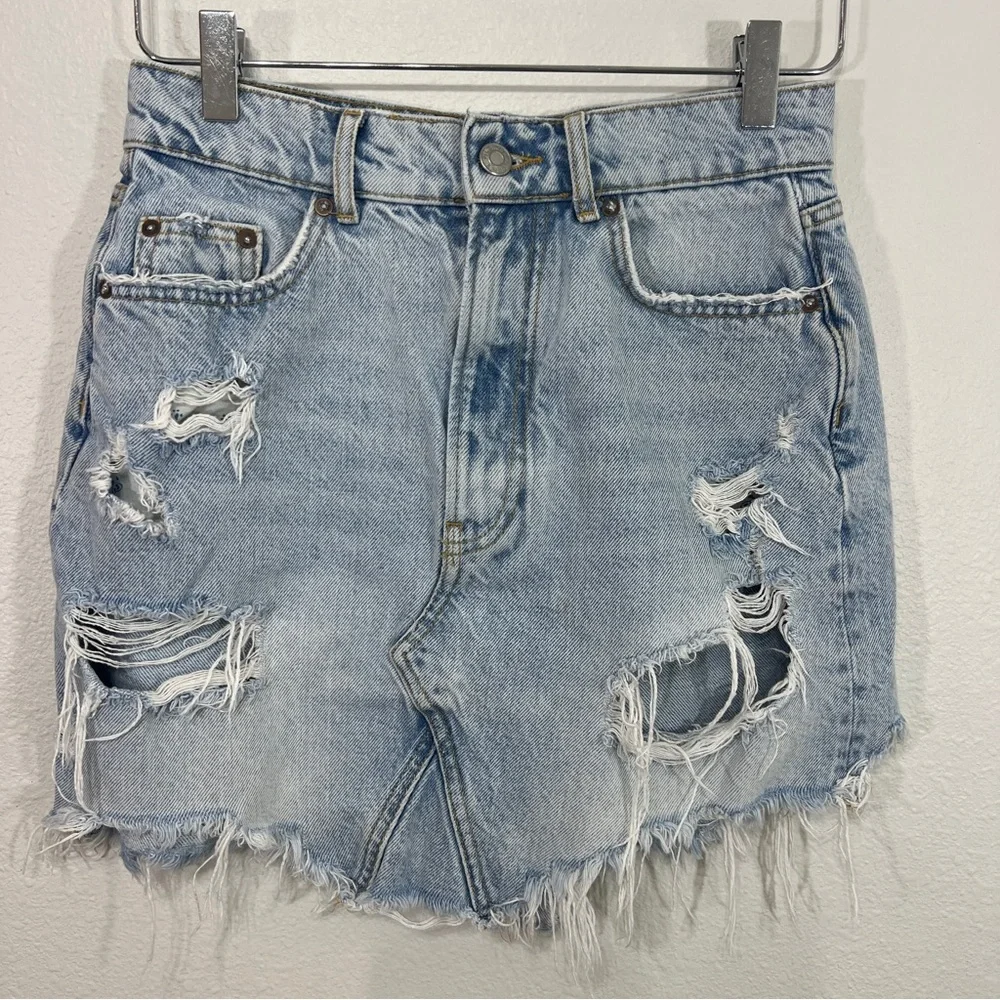 Pilcro Anthropologie Distressed Denim Mini Skirt Light Wash Raw Hem 2 - Picture 2 of 8